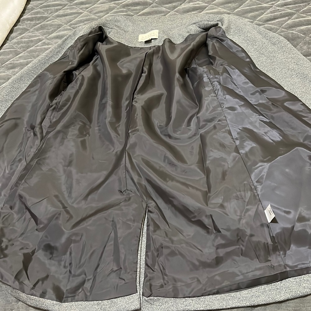 Like new beautiful light Gray blazer. - Picture 9 of 11